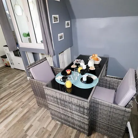 2eme Etage Prive De Notre Maison-acces Au Jardin-smart Tv-streaming-wifi شقة *